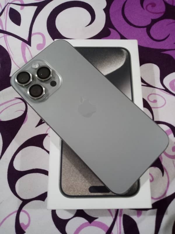 IPHONE 15 pro max 256 Gb natural titanium 9