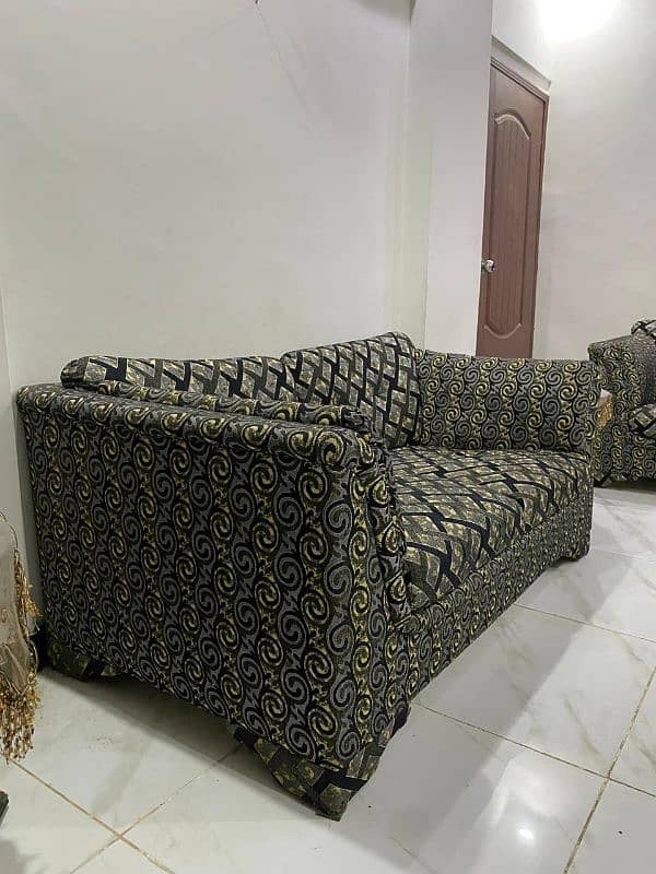 2 seater sofa pair, 3 seater solo sofa & 3 side tables (1 lrg & 2 med) 0