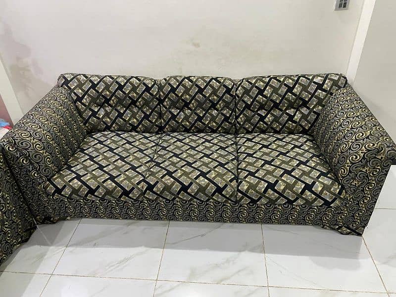 2 seater sofa pair, 3 seater solo sofa & 3 side tables (1 lrg & 2 med) 3