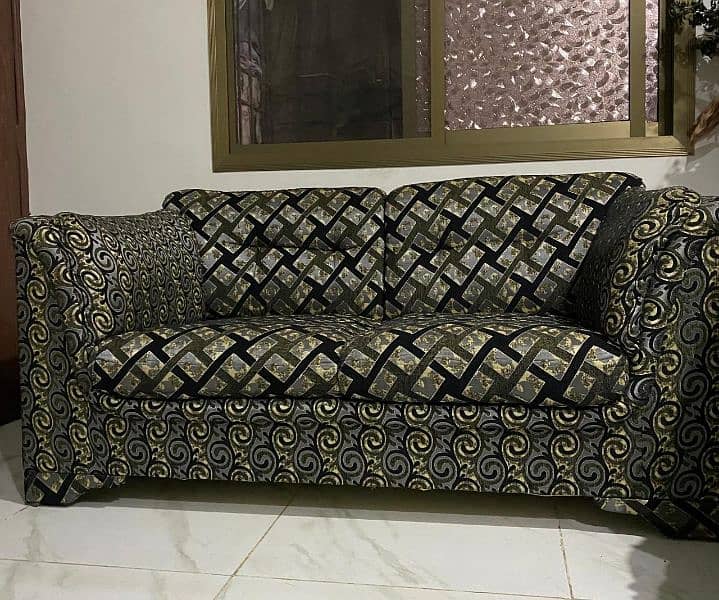 2 seater sofa pair, 3 seater solo sofa & 3 side tables (1 lrg & 2 med) 5