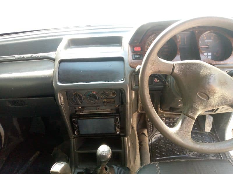 Mitsubishi Pajero 1993 6