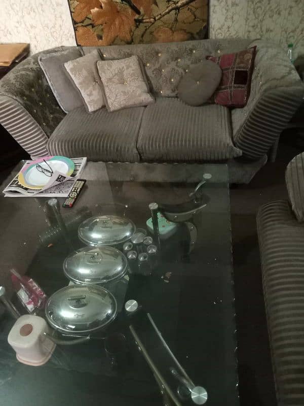 throwaway offer sofa+center table 0