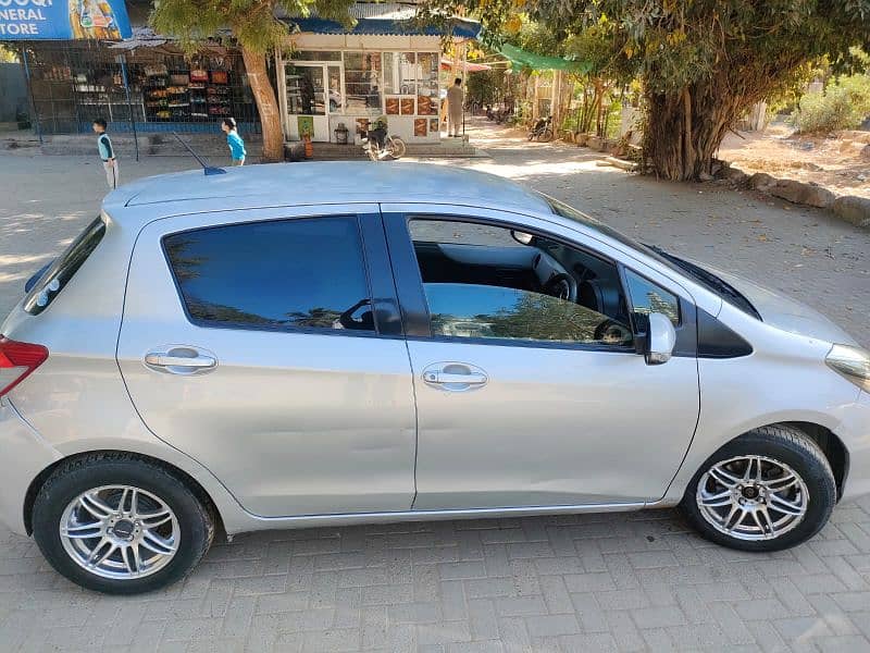 Toyota Vitz 2012 3