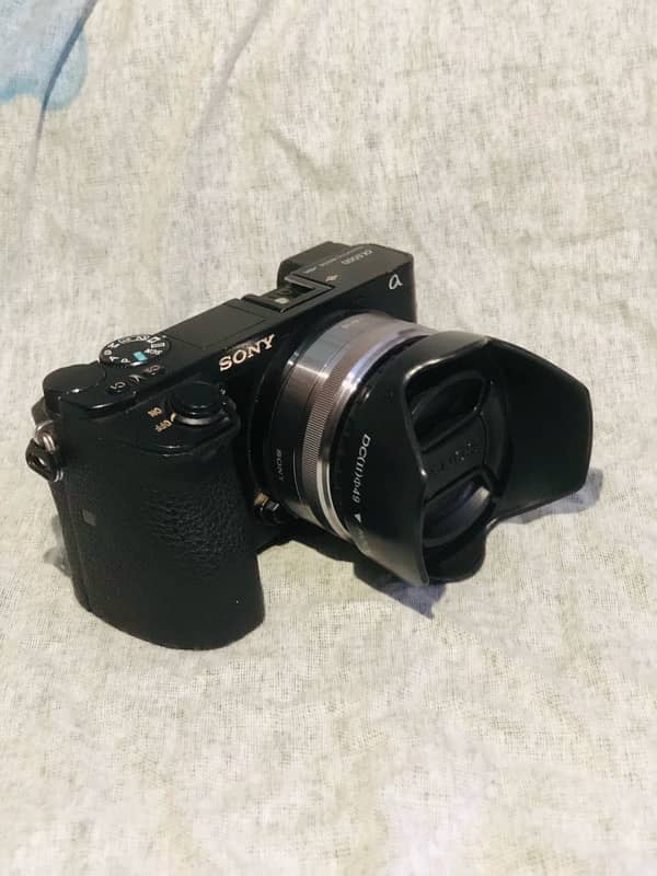 Sony a6500 with lens 16mm 2.8 & charger 2 betrys 2