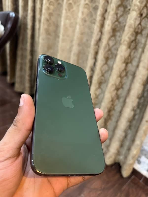 Iphone 13 pro Max , 10/10 , Best buy 4