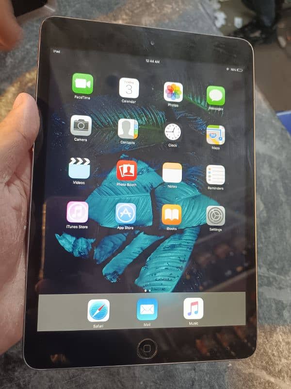 ipad mini 2 16GB condition 10/10 urgent sale 6