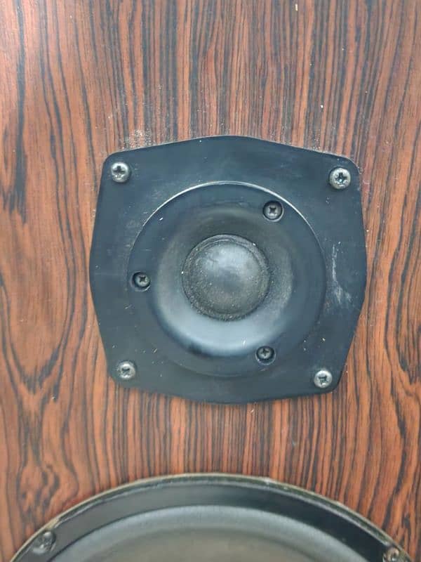 Hitachi SS-8470G Stereo Speakers (Vintage) 2