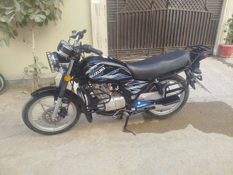 Suzuki GS SE 150 model 2021 july . 0/3/4/6/2/2/0/4/6/0/3 0