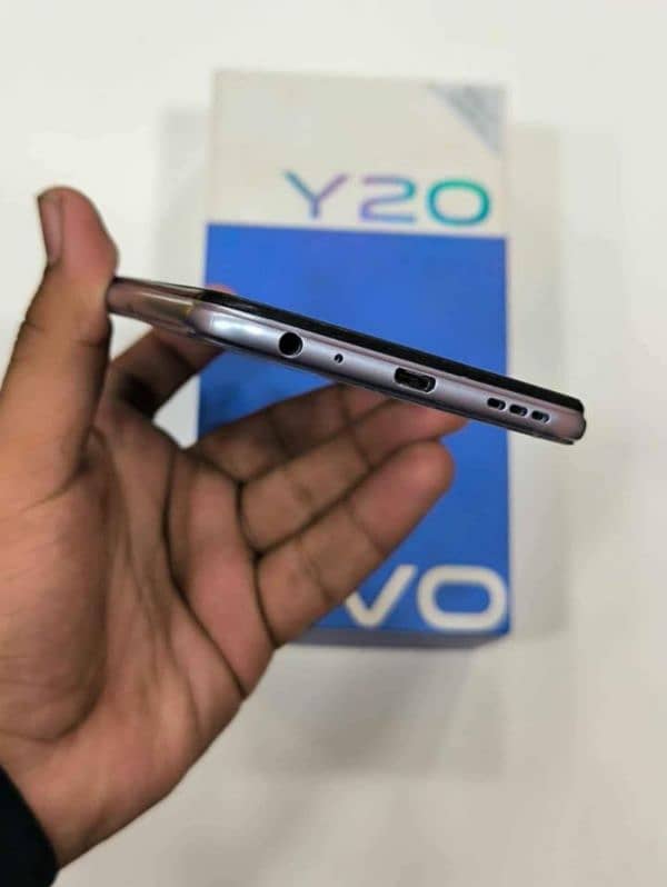 Vivo y20 with box 3