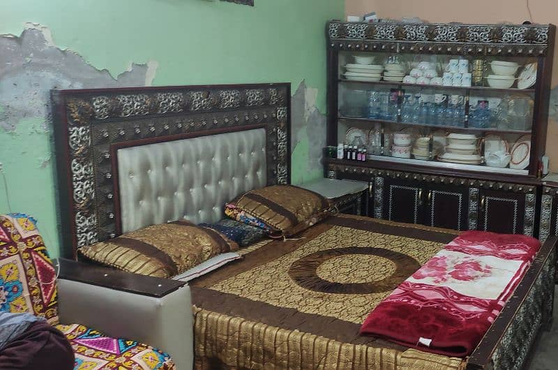 king Bed with 2 side Table, in very reasonable price,  excelent cndtin 0