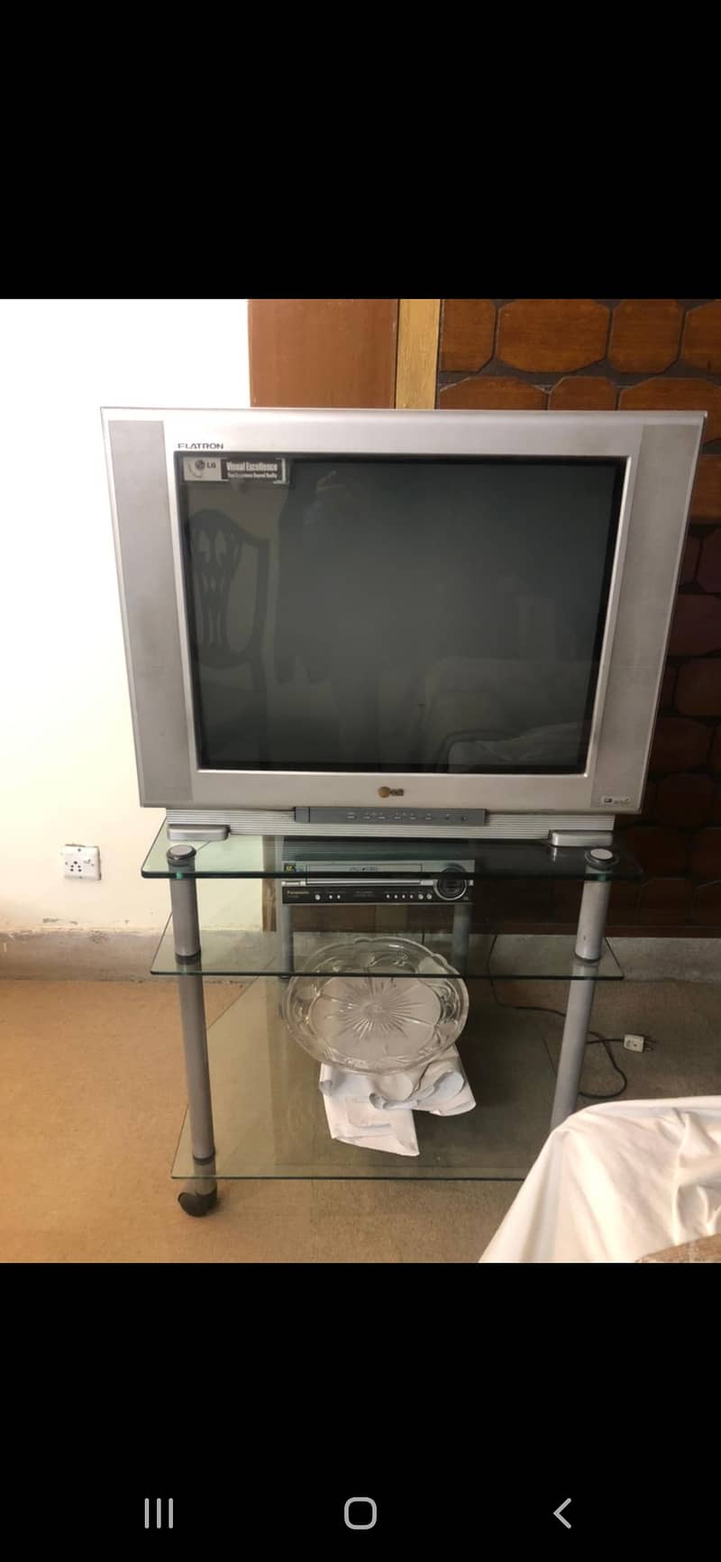 TV AND TROLLEY FOR SALE 1