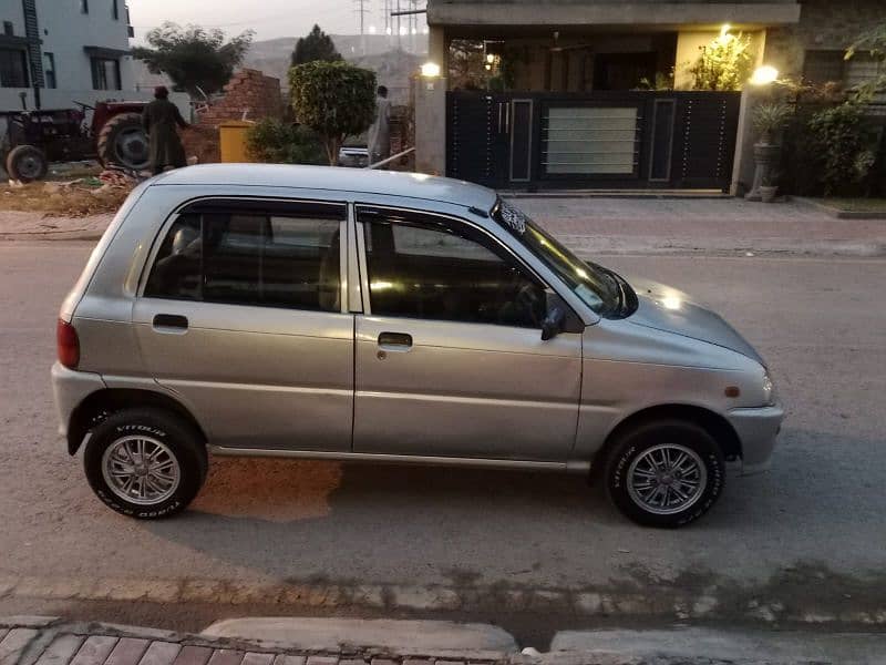 Daihatsu Cuore 2004 3