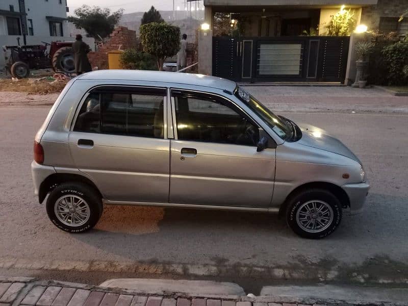 Daihatsu Cuore 2004 4