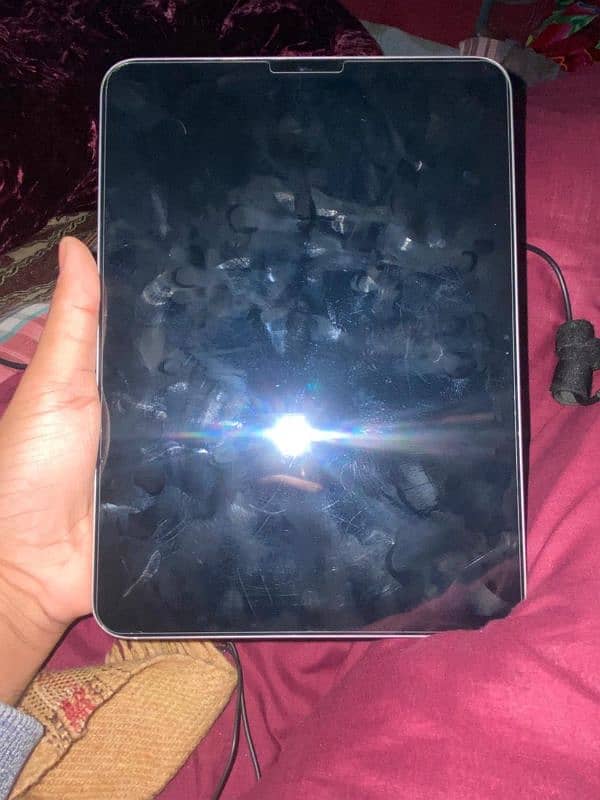 Ipad 10th generation 64 gb Wifi Silver colour,box and charger 1