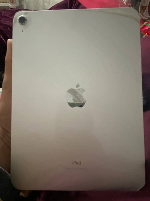 Ipad 10th generation 64 gb Wifi Silver colour,box and charger 2