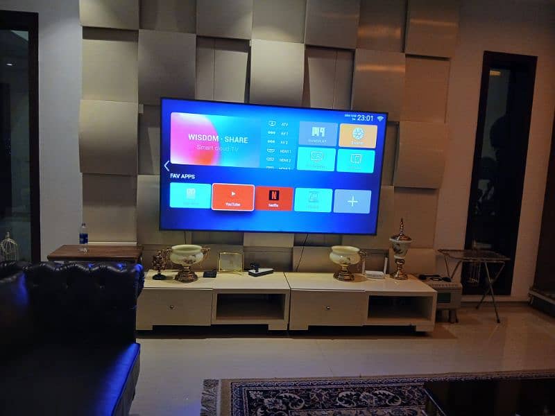 sumsung smart tv forvsale 85 inch sacren size 2