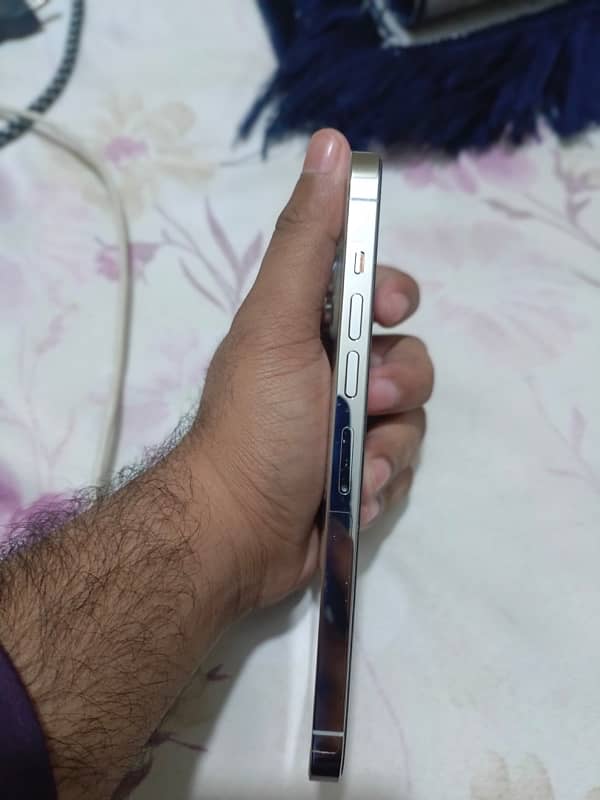 I phone 13 pro max 10/10 condition 8