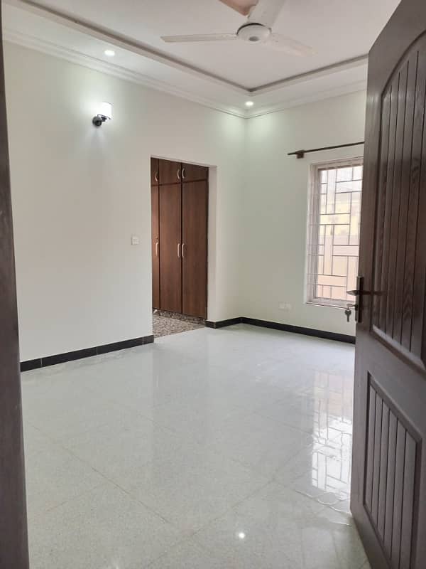 Sector A 10 Marla House available for rent 0