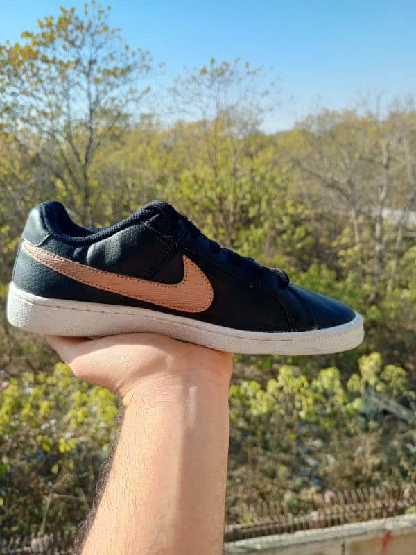 NIKE'S COURT ROYALE 1