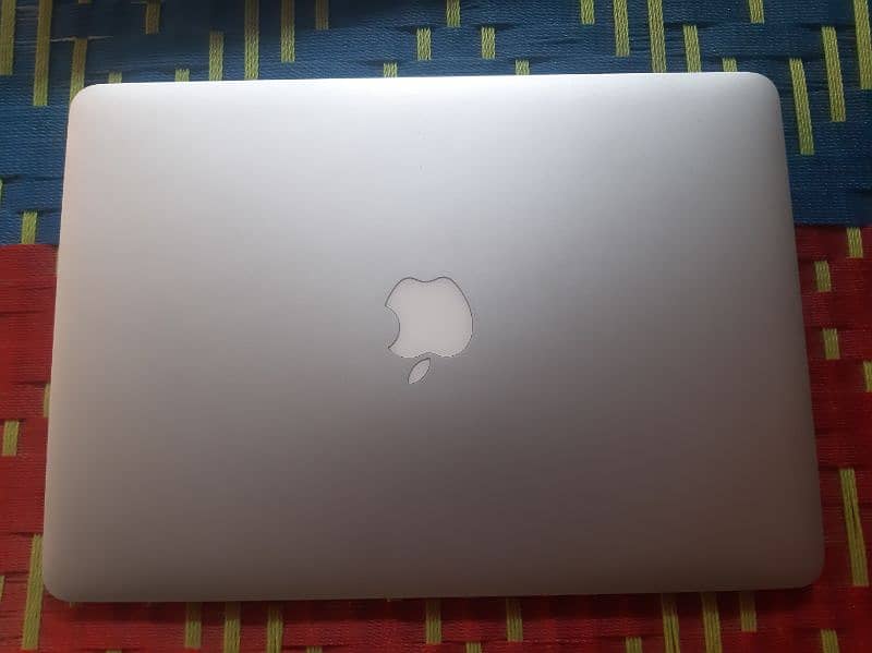 Macbook air 2015 core i5 13" 10/10 5