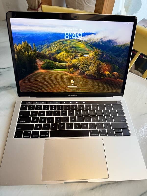 MacBook Pro 2018 13 inch 1