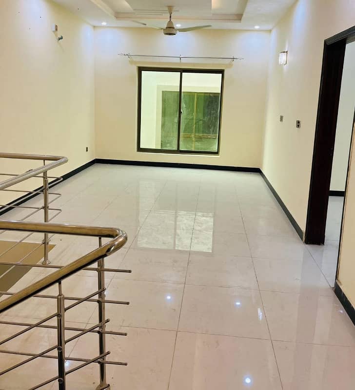 Elegant 3Bed DDL 125sq yd Villa FOR SALE at ALI BLOCK All amenities nearby including MOSQUE, General Store & Parks 1