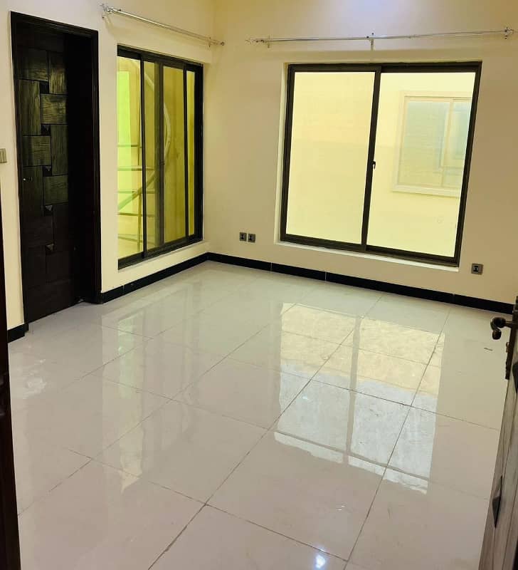 Elegant 3Bed DDL 125sq yd Villa FOR SALE at ALI BLOCK All amenities nearby including MOSQUE, General Store & Parks 4