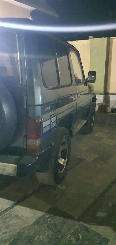 Toyota Land Cruiser 1992 . diesel 3l karachi reg 2