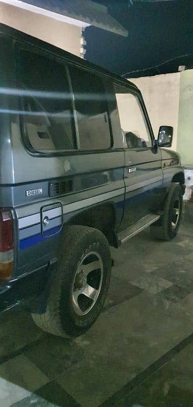 Toyota Land Cruiser 1992 . diesel 3l karachi reg 3