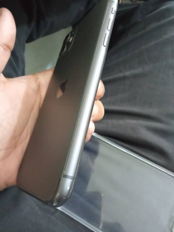 iphone 11 FU 65gb read ad 4