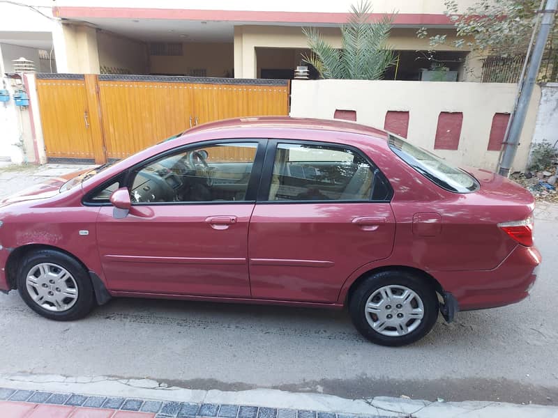 Honda City IDSI 2006 - Low Mileage - Manual 3