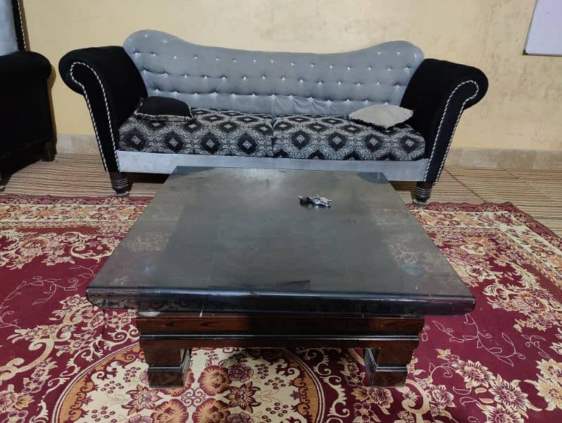 Luxurious 9-Seater Sofa Set with Center Table – Excellent Condition! 2