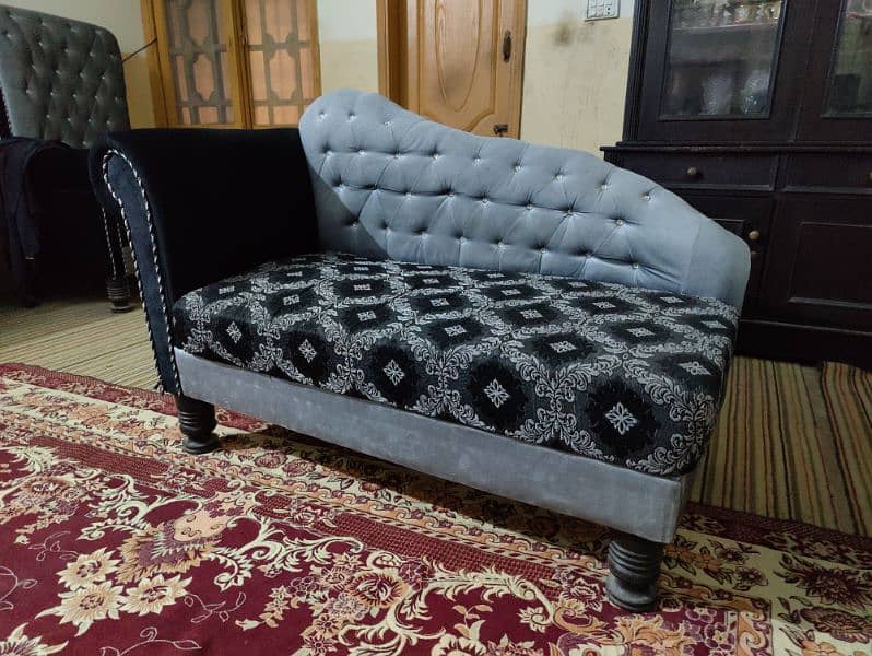 Luxurious 9-Seater Sofa Set with Center Table – Excellent Condition! 4