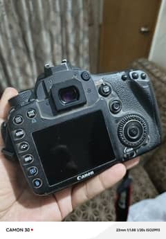 canon 7D professional camera body