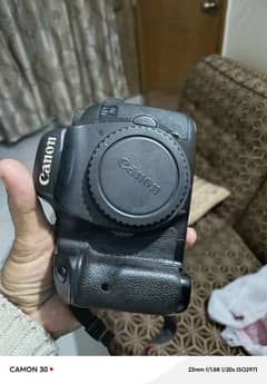 canon 7D professional camera body