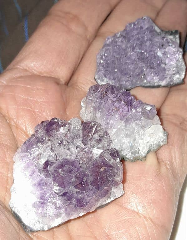 AMETHYST SPECIMENS FOR DECORATION. . 6