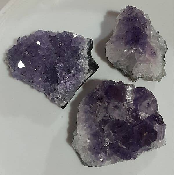 AMETHYST SPECIMENS FOR DECORATION. . 8