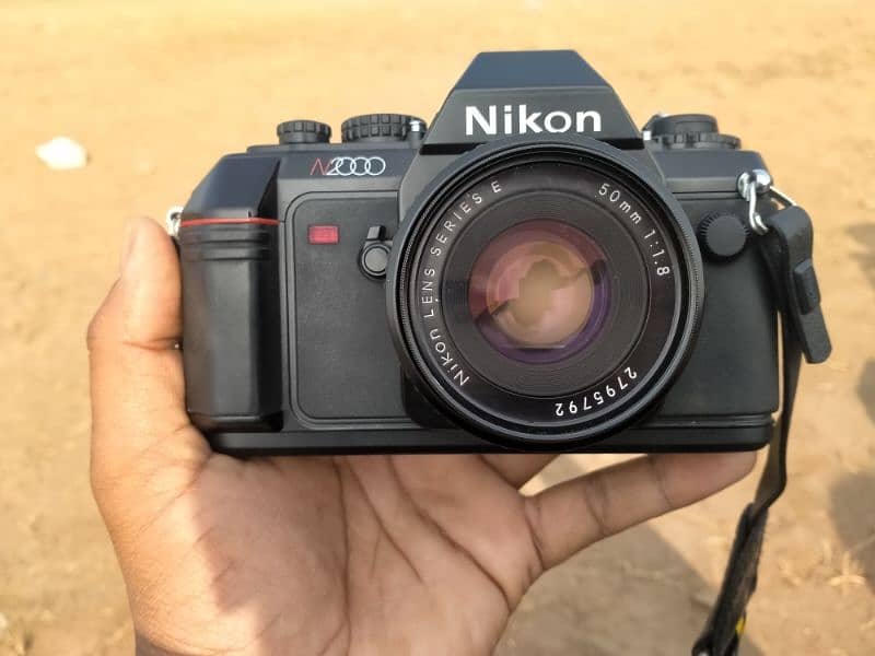 Nikon N2000 35mm SLR Film Camera all Saman pass hai picture Dekh lain 8