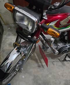 Honda CD 70 Red color very low used like new.