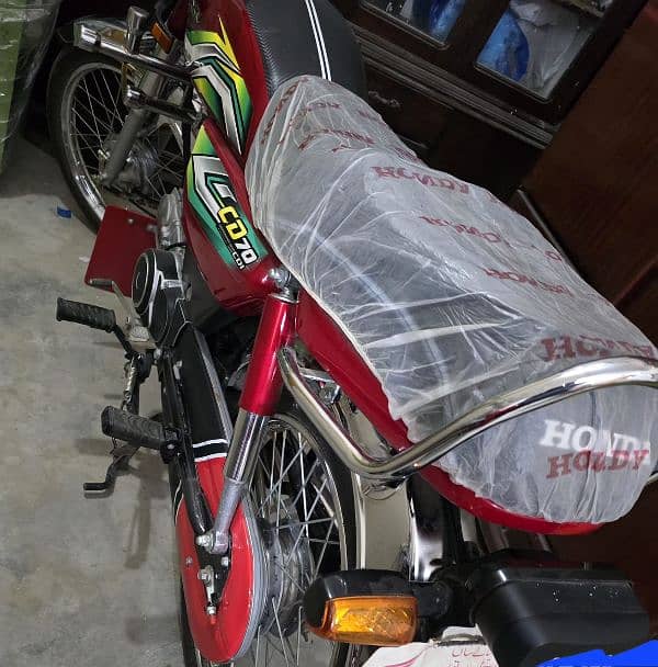 Honda CD 70 Red color very low used like new. 6