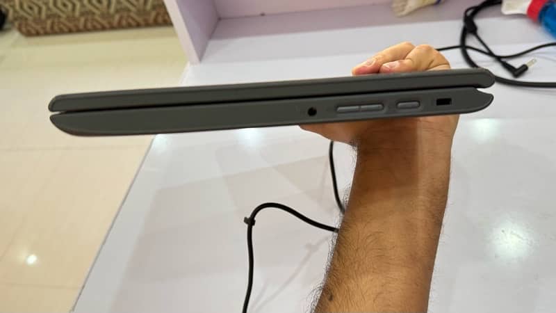 Lenovo 300e Chrome Book 2nd Generation 6