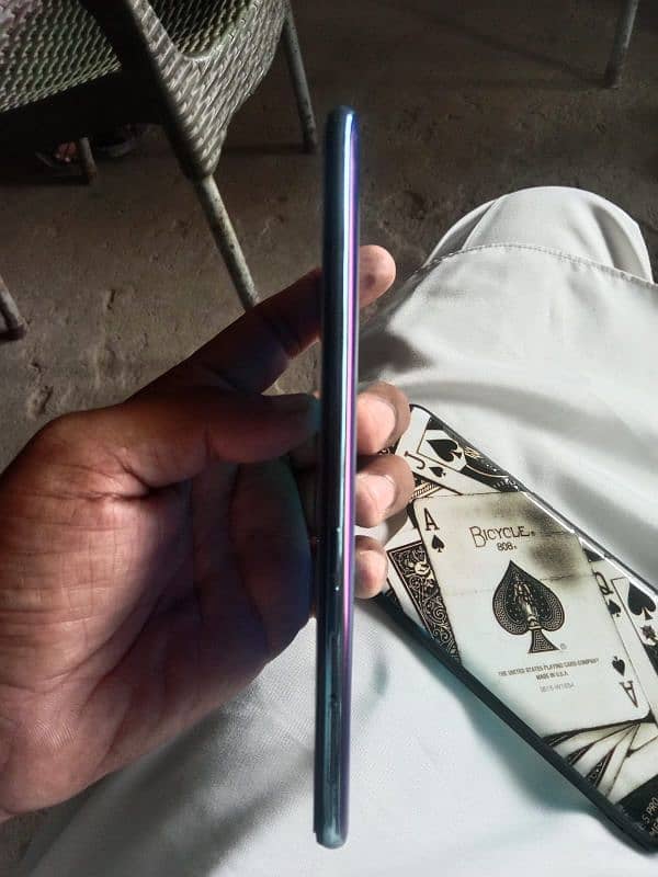 I'm selling oppo f17pro 8/128 with complete accessories 3