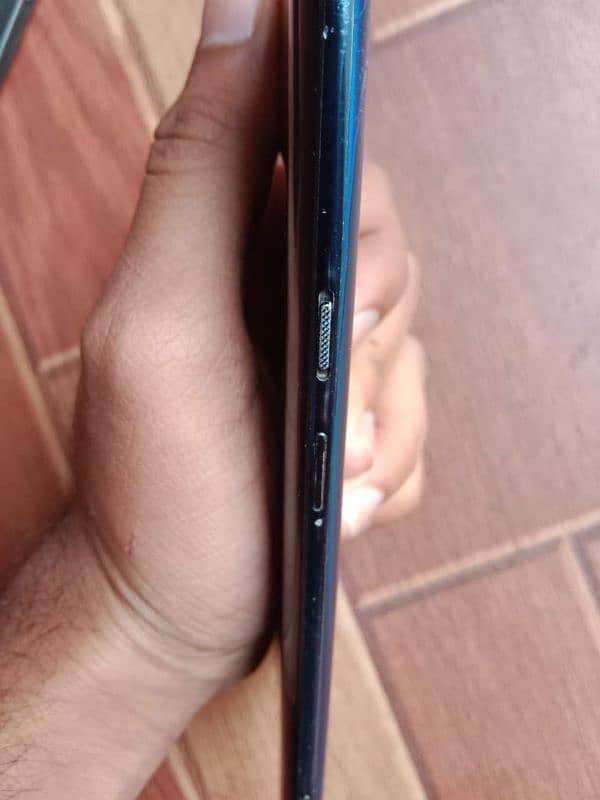 one plus 7 pro panel damage but working 4