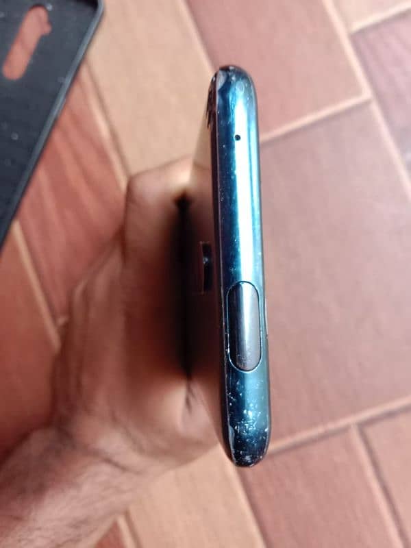 one plus 7 pro panel damage but working 5