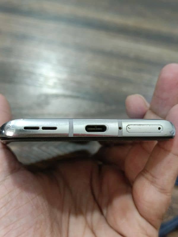 Selling My OnePlus 8t 3