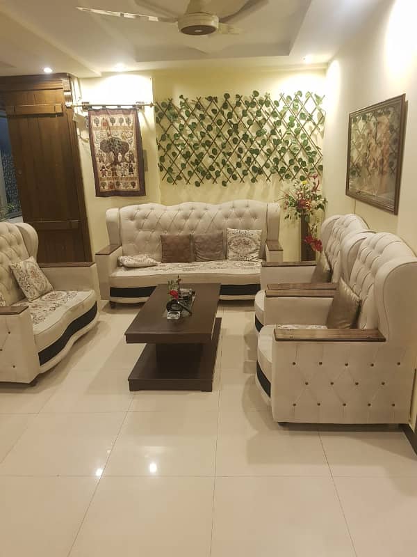 Par Day and short Time full furnish one BeD Room ment Available for rent Bahria Town Phase 6 family apartment 2