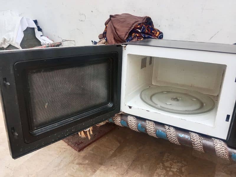 Microwave Oven Fresh Condition 5