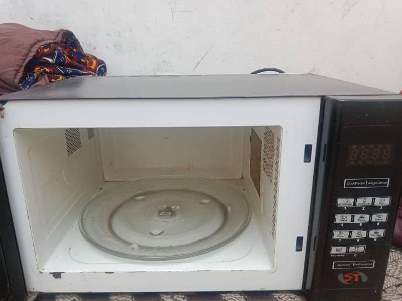 Microwave Oven Fresh Condition 8