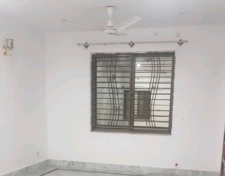 Spacious Lower Portion Is Available For Rent In Ideal Location Of G-15/1 0