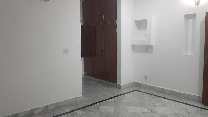 Spacious Lower Portion Is Available For Rent In Ideal Location Of G-15/1 20